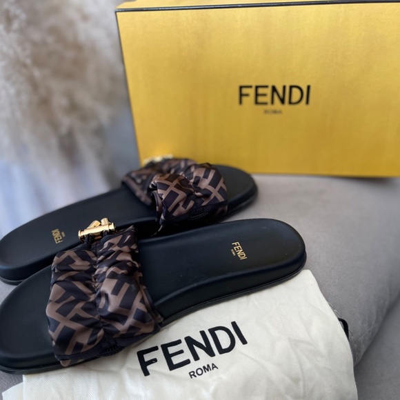FENDI Slides - Picture 4 of 6